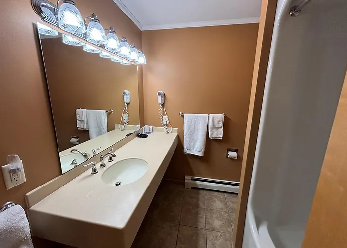 Magnuson Grand Pioneer Inn And Suites