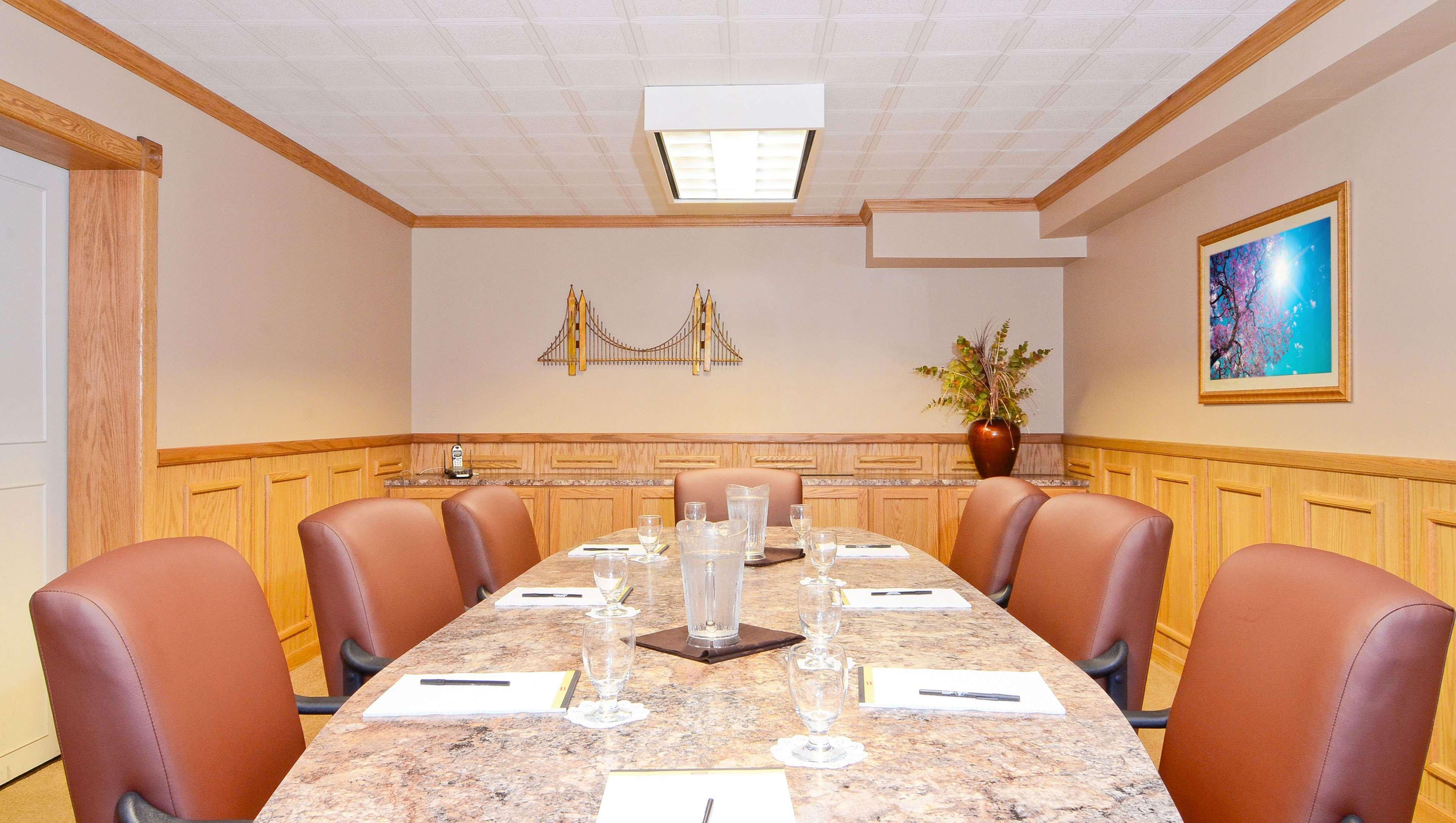 Inn Magnuson Grand Pioneer And