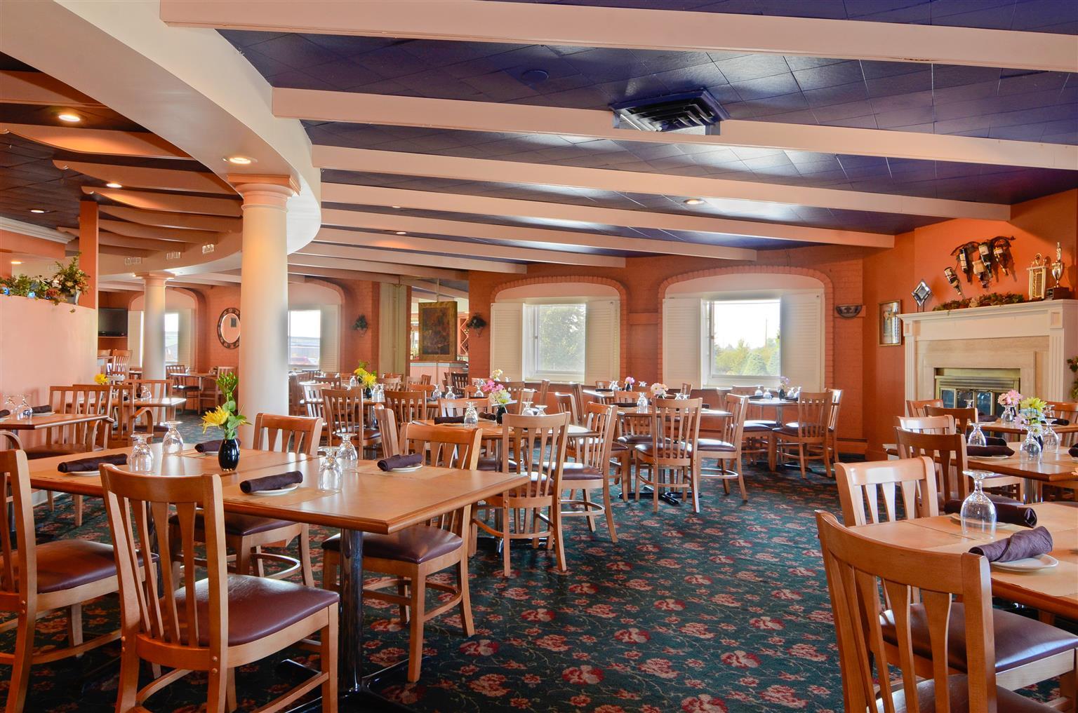 Inn Magnuson Grand Pioneer And