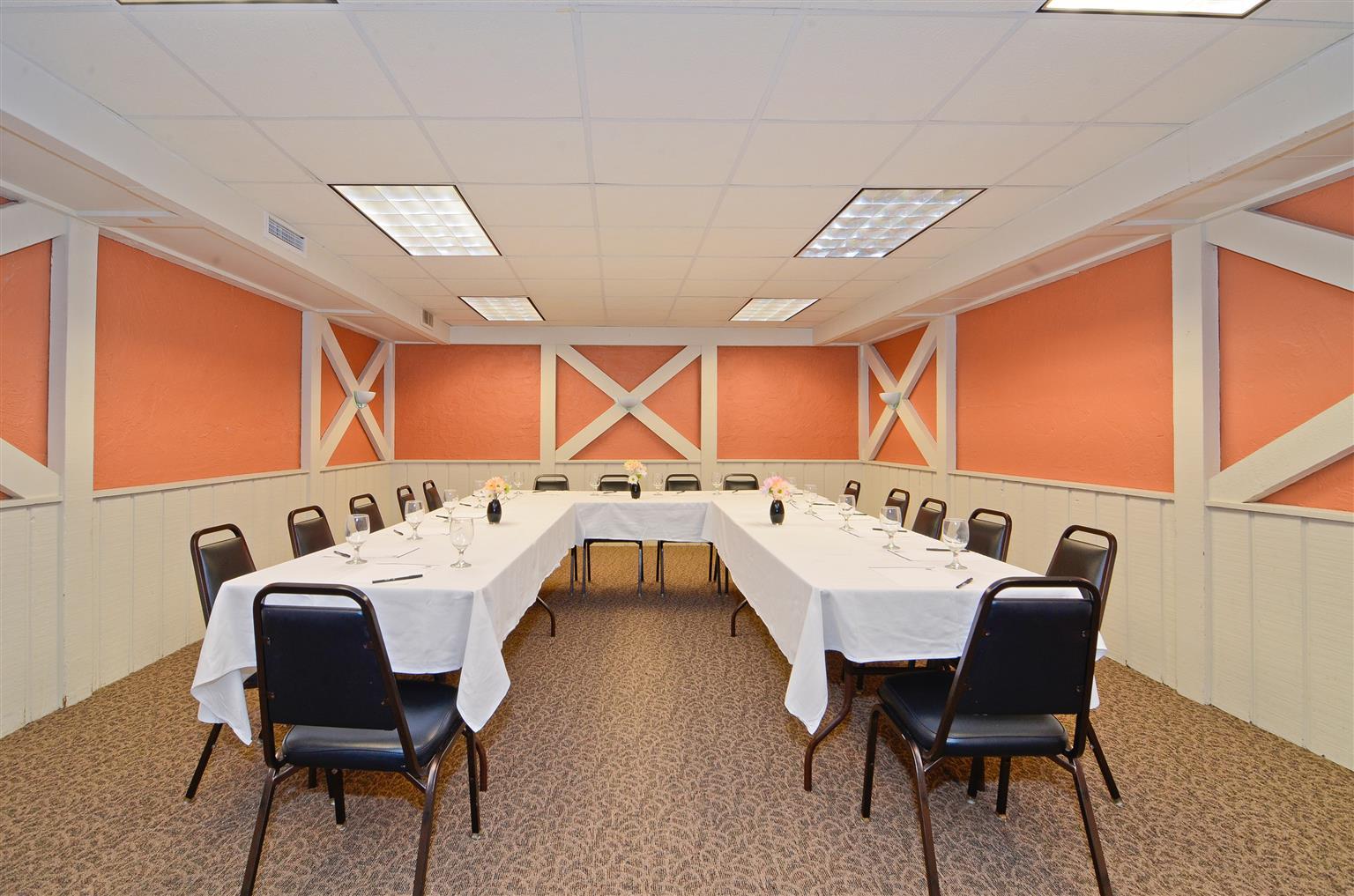 Inn Magnuson Grand Pioneer And